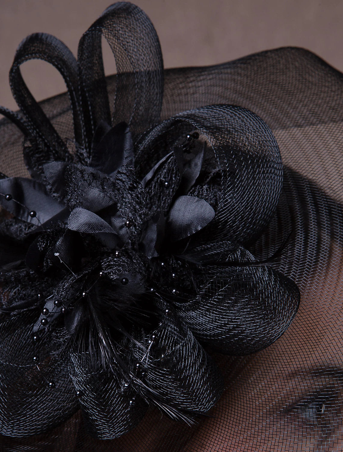 Aimishang Wedding Fascinator Tulle Beaded Fascinators Hats Headwear Clip Vintage Elegant with Feathers Fur Flower 1 Piece Kentucky Ladies Day Headpiec