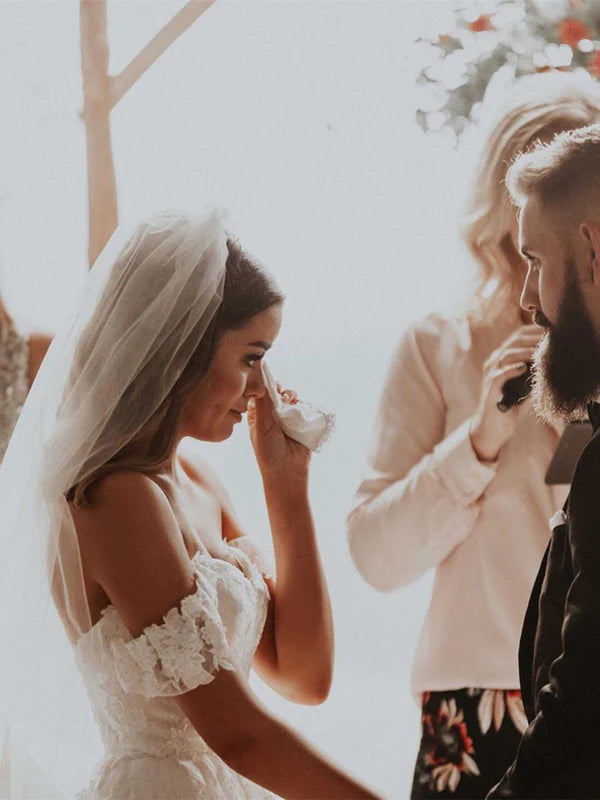 Delicate Appliqued Tulle Wedding Dresses A-line Long Bridal Gowns Off Shoulder Charming