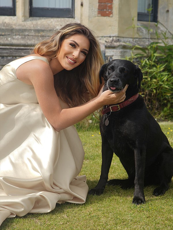 Aimishang A-Line/Princess Satin Beading V-neck Sleeveless Sweep/Brush Train Dresses