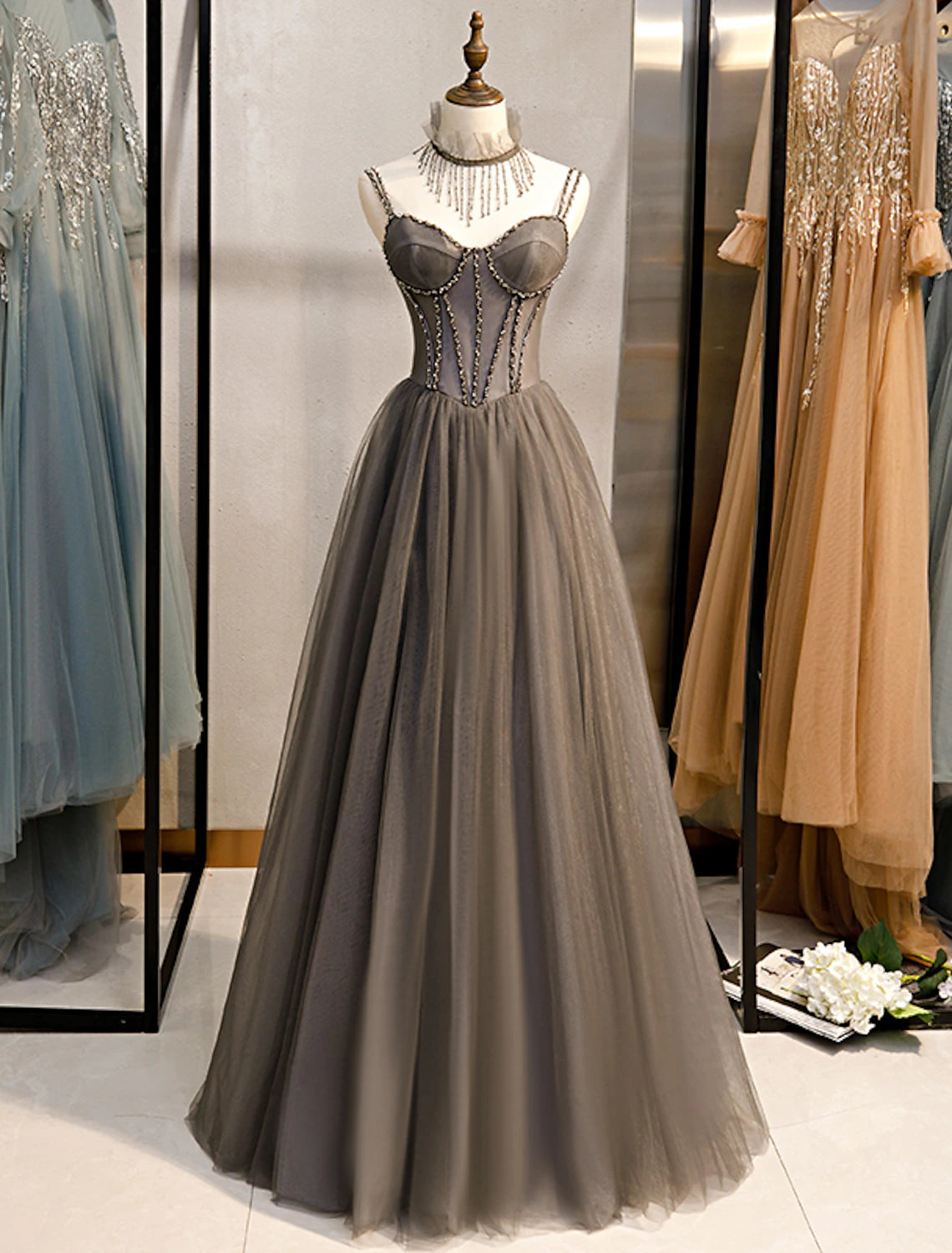 Aimishang A-Line Prom Dresses Open Back Dress Formal Wedding Guest Floor Length Sleeveless Spaghetti Strap Tulle Without Neck accessories