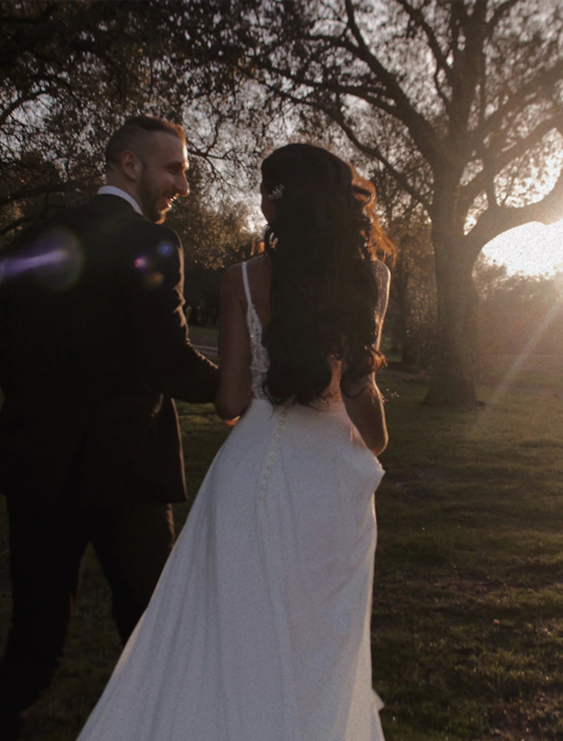 Aimishang Beach Open Back Boho Wedding Dresses A-Line V Neck Spaghetti Strap Chapel Train Chiffon Bridal Gowns With Appliques Summer Wedding Party