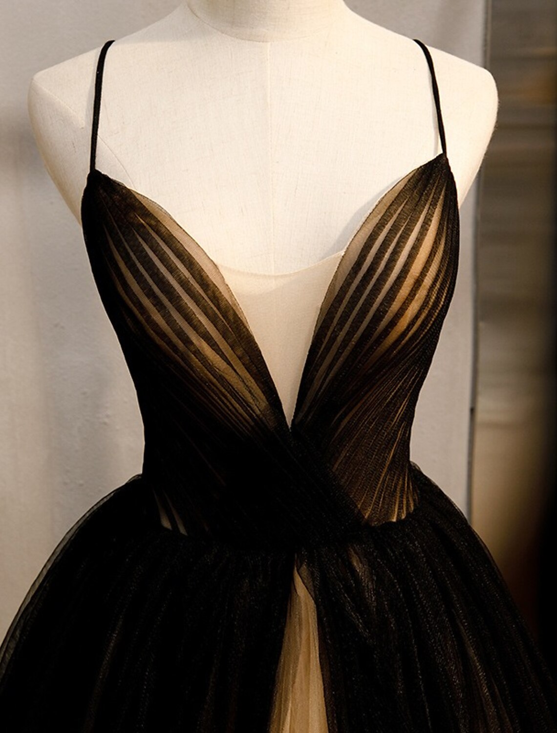 Aimishang A-Line Evening Gown Color Block Dress Engagement Formal Evening Sweep / Brush Train Sleeveless V Neck Wednesday Addams Family Tulle Crisscross Back with Pleats