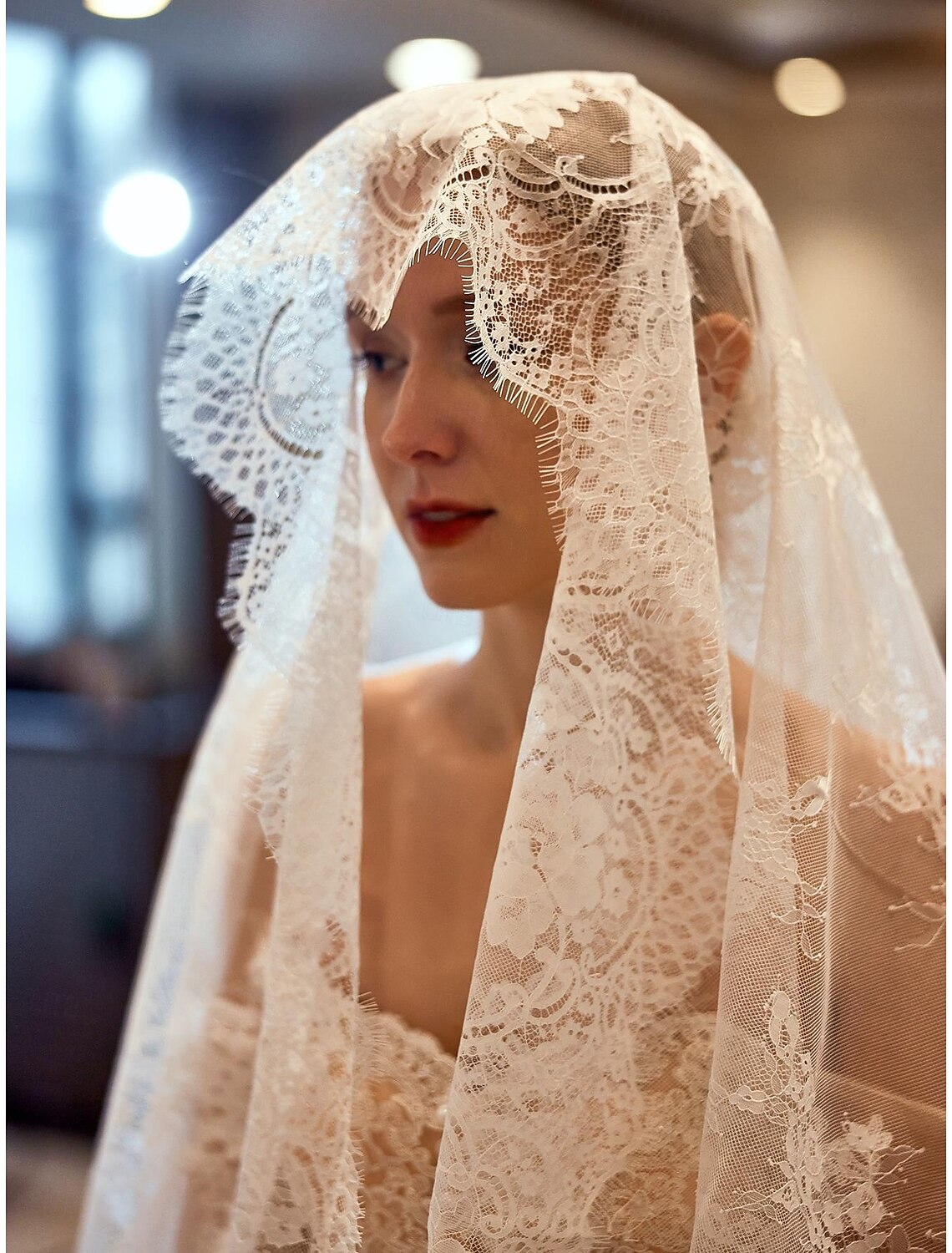 Wholesale One-tier Vintage Wedding Veil Elbow with Embroidery 55.12 in (140cm) Lace