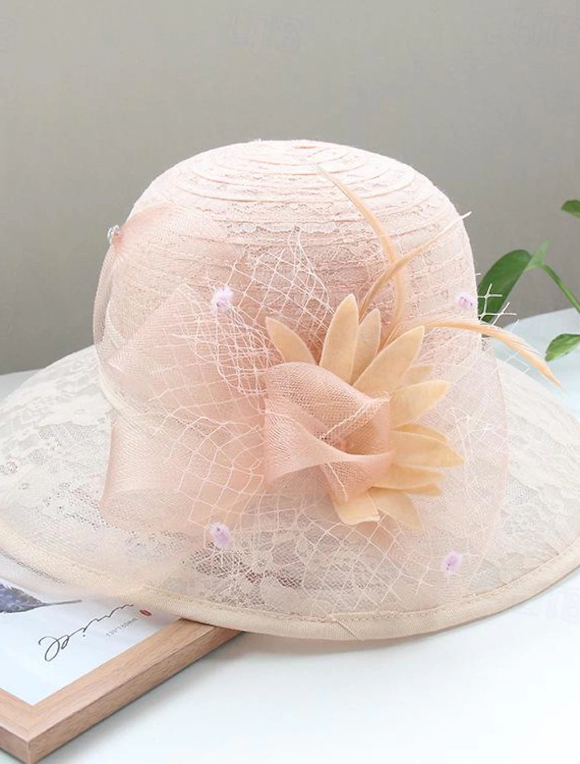 Wholesale Fascinators Hats Headwear Organza Bucket Hat Straw Hat Sun Hat Wedding Casual Holiday Tea Party Beach Elegant Vintage With Feather Bows Headpiece Headwear