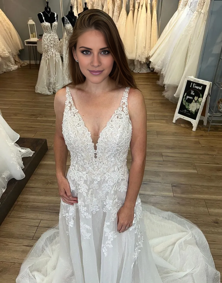 Wholesale Wedding Dress Pretty A-Line V-Neck Tulle With Appliques And Beading