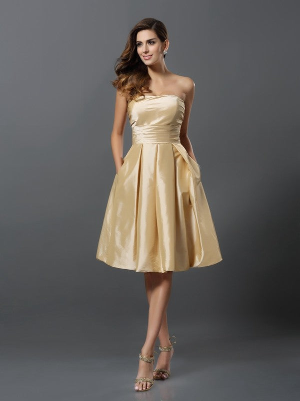 Wholesale A-Line Taffeta Strapless Sleeveless Knee-Length With Ruffles Bridesmaid Dresses