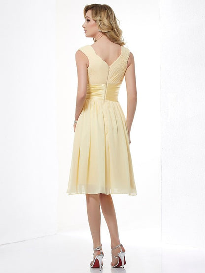 Wholesale A-Line Chiffon Straps Sleeveless Knee-Length With Pleats Bridesmaid Dresses