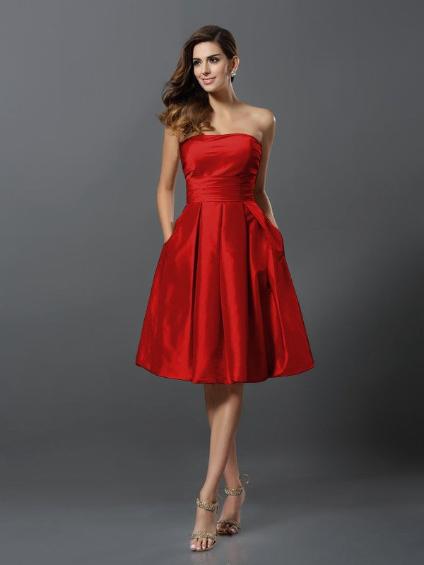 Wholesale A-Line Taffeta Strapless Sleeveless Knee-Length With Ruffles Bridesmaid Dresses