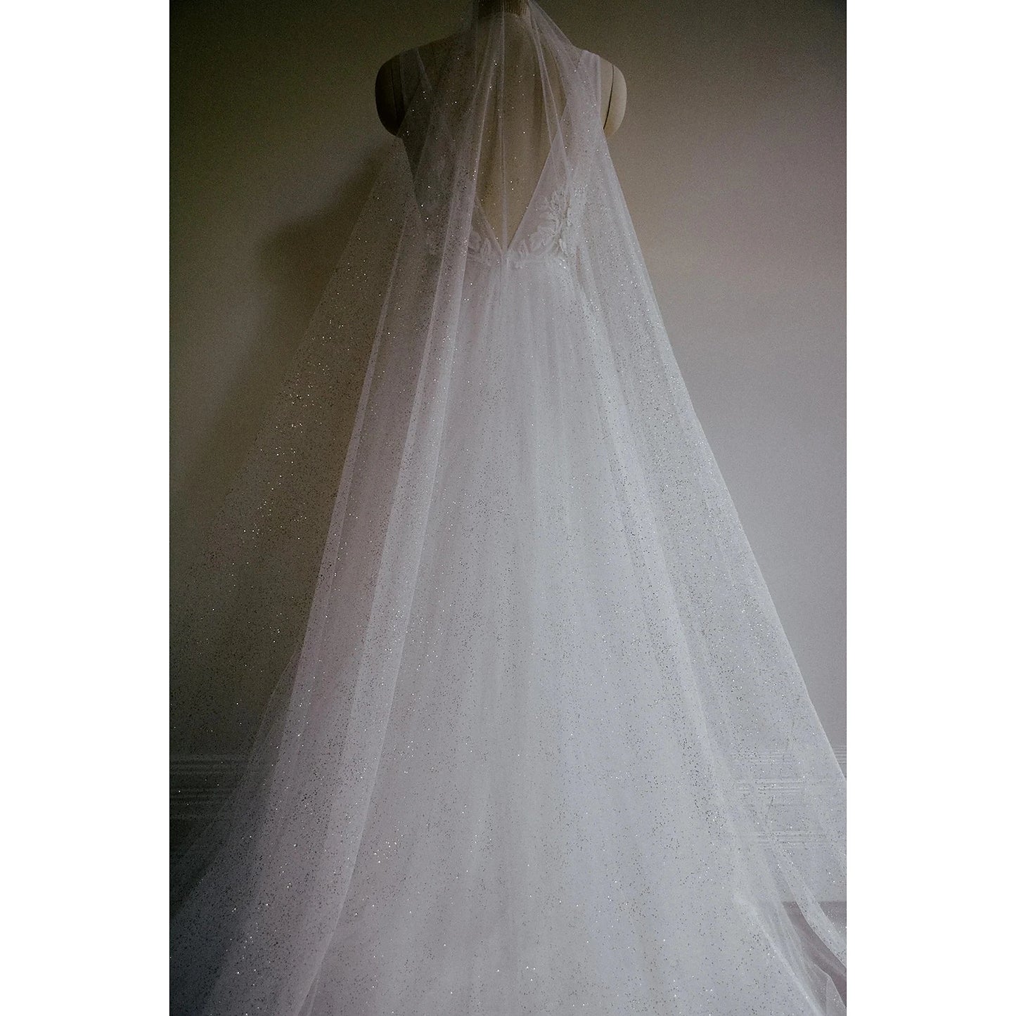 Wholesale One-tier Sparkle Shine Wedding Veil Cathedral Veils with Sequin 157.48 in (400cm) Tulle