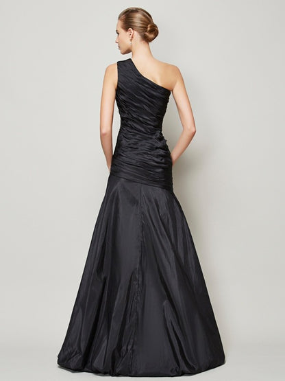 Wholesa  A-Line/Princess One-Shoulder Sleeveless Pleats Long Taffeta Bridesmaid Dresses