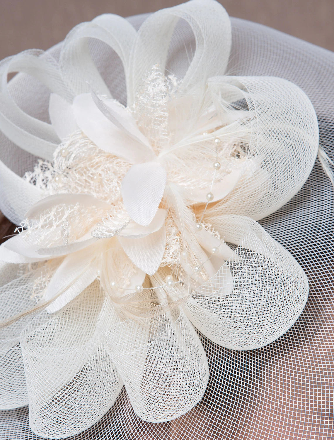 Wholesale Wedding Fascinator Tulle Beaded Fascinators Hats Headwear Clip Vintage Elegant with Feathers Fur Flower 1 Piece Kentucky Ladies Day Headpiec