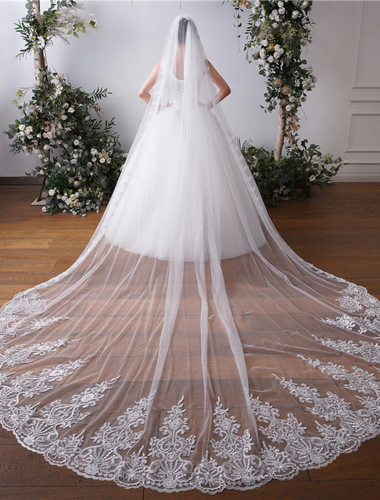 Wholesale One-tier Lace Applique Edge / Lace Wedding Veil Cathedral Veils with Embroidery 118.11 in (300cm) Tulle