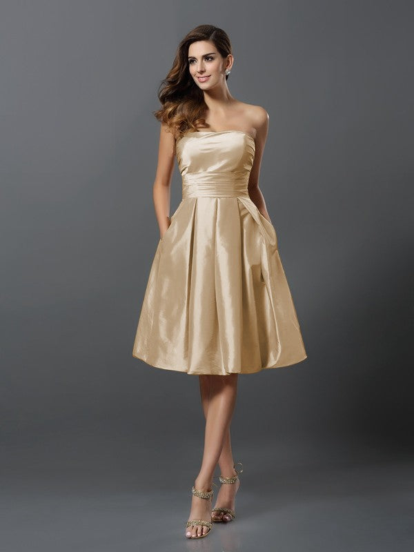 Wholesale A-Line Taffeta Strapless Sleeveless Knee-Length With Ruffles Bridesmaid Dresses