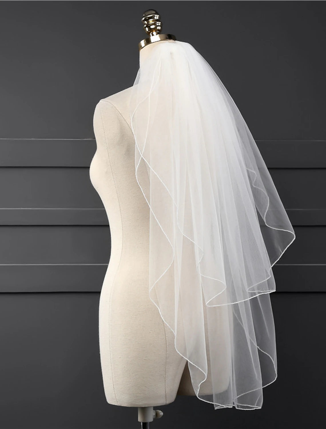 Wholesale Two-tier Classic Style Wedding Fingertip Veils with Solid Tulle