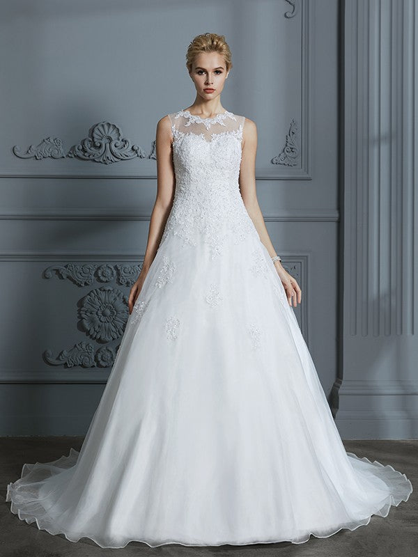 Wholesa Ball Gown Scoop Sleeveless Organza Court Train Applique Wedding Dresses