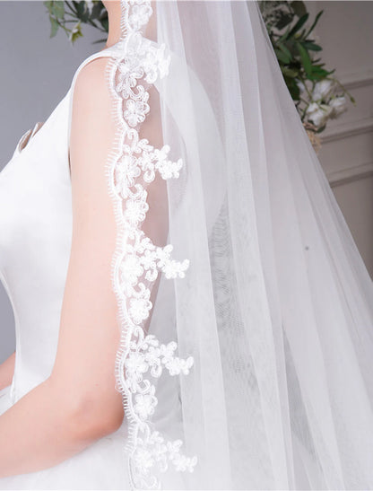 Wholesale One-tier Lace Applique Edge / Lace Wedding Veil Cathedral Veils with Embroidery 118.11 in (300cm) Tulle