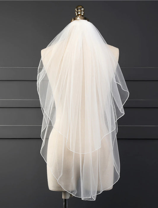 Wholesale Two-tier Classic Style Wedding Fingertip Veils with Solid Tulle