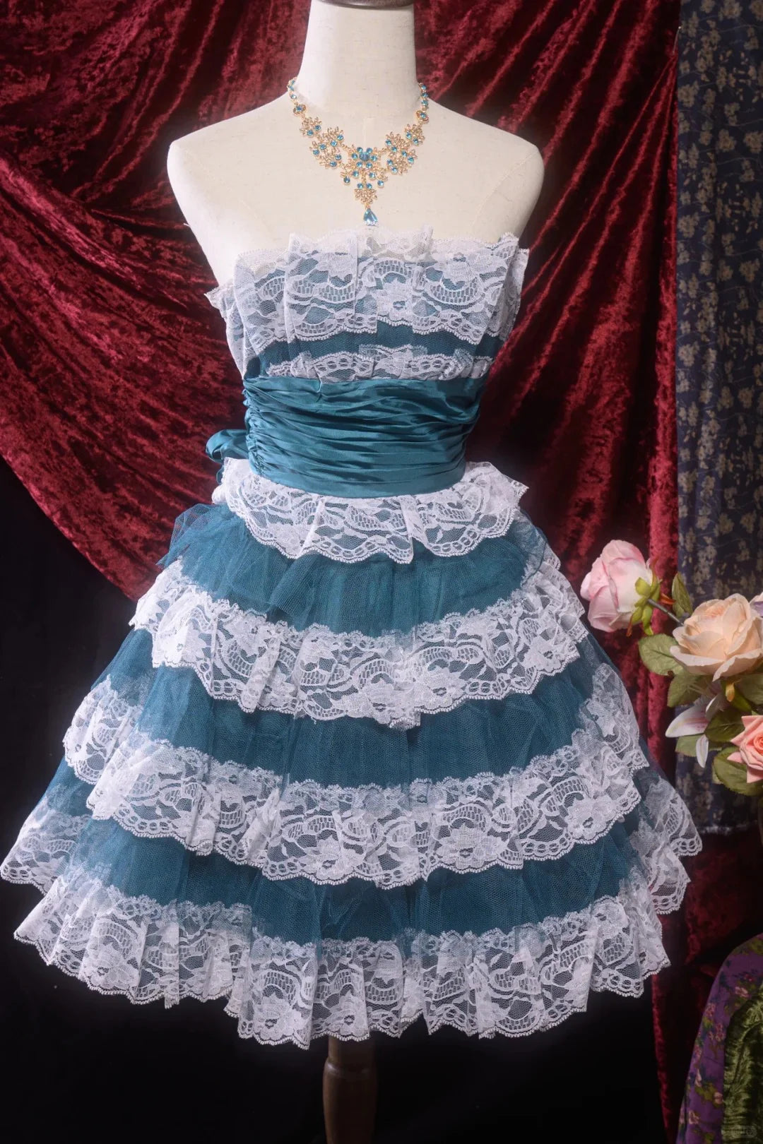Aimishang Lovely A Line Strapless Sleeveless Lace Short Party Prom Dress Classy Homecoming Dress With Bow