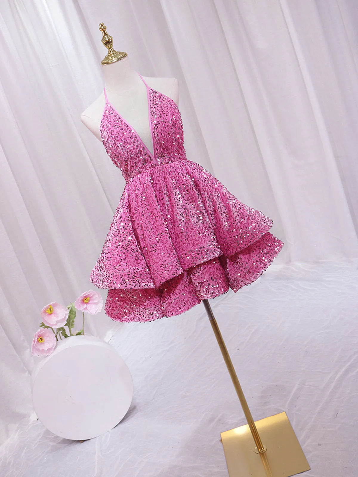 Aimishang A Line V-neck Halter Backless Sequins Homecoming Dress Short Prom Dress Lovely Birthday Party Dress