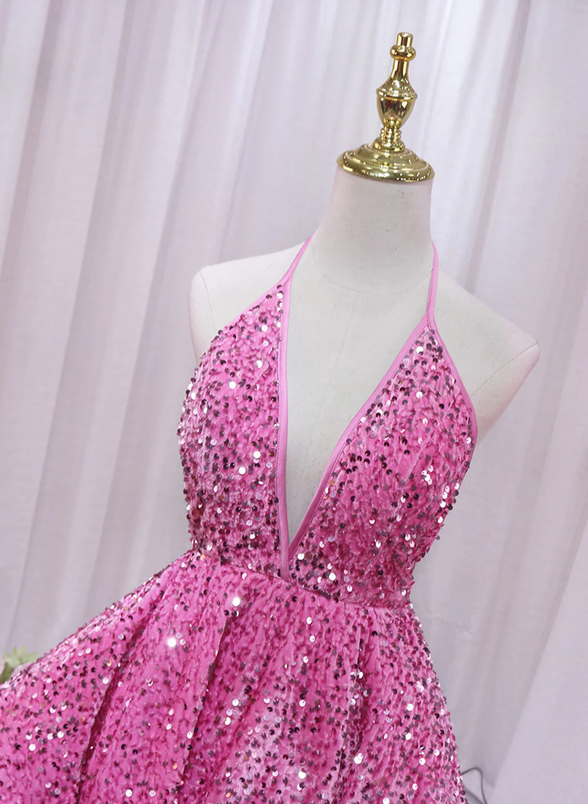 Aimishang A Line V-neck Halter Backless Sequins Homecoming Dress Short Prom Dress Lovely Birthday Party Dress