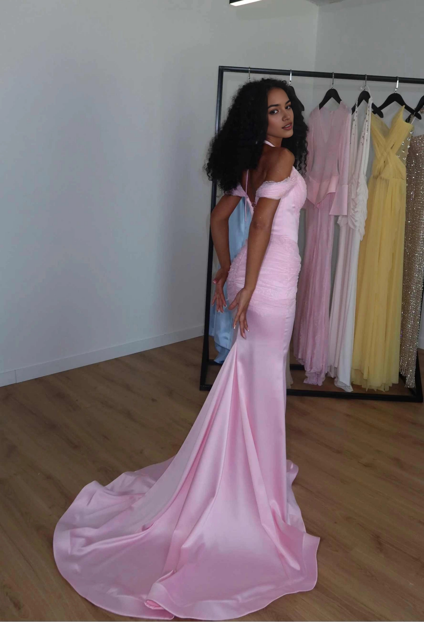 Aimishang Charming Halter Mermaid Pleated Long Formal Prom Dress Sexy Graduation Party Dress