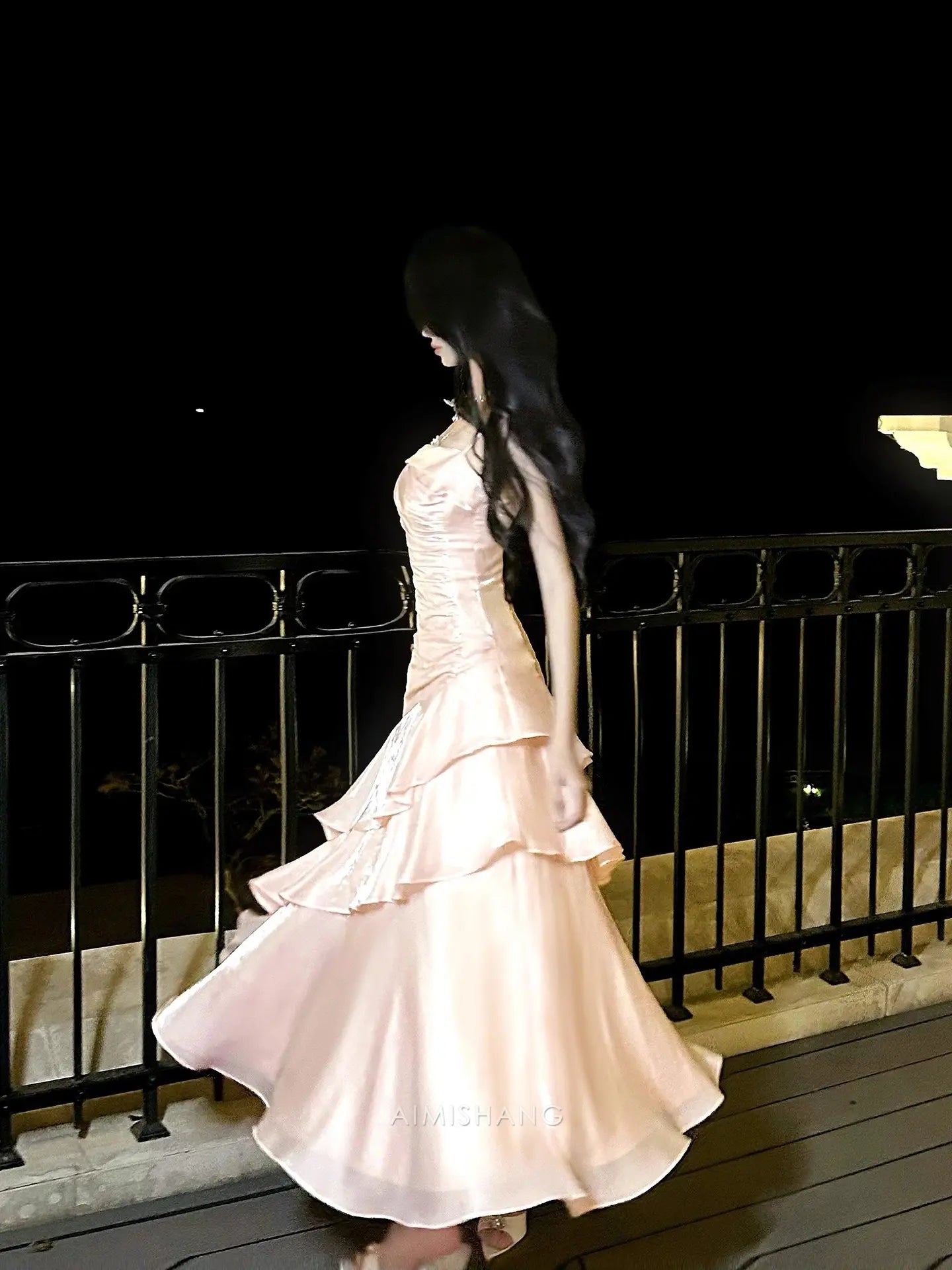Aimishang Charming Spaghetti Straps Tiered Pleated Sleeveless Long Formal Prom Dress Chic Graduation Wedding Guest Dress Elegant Party Evening Gowns
