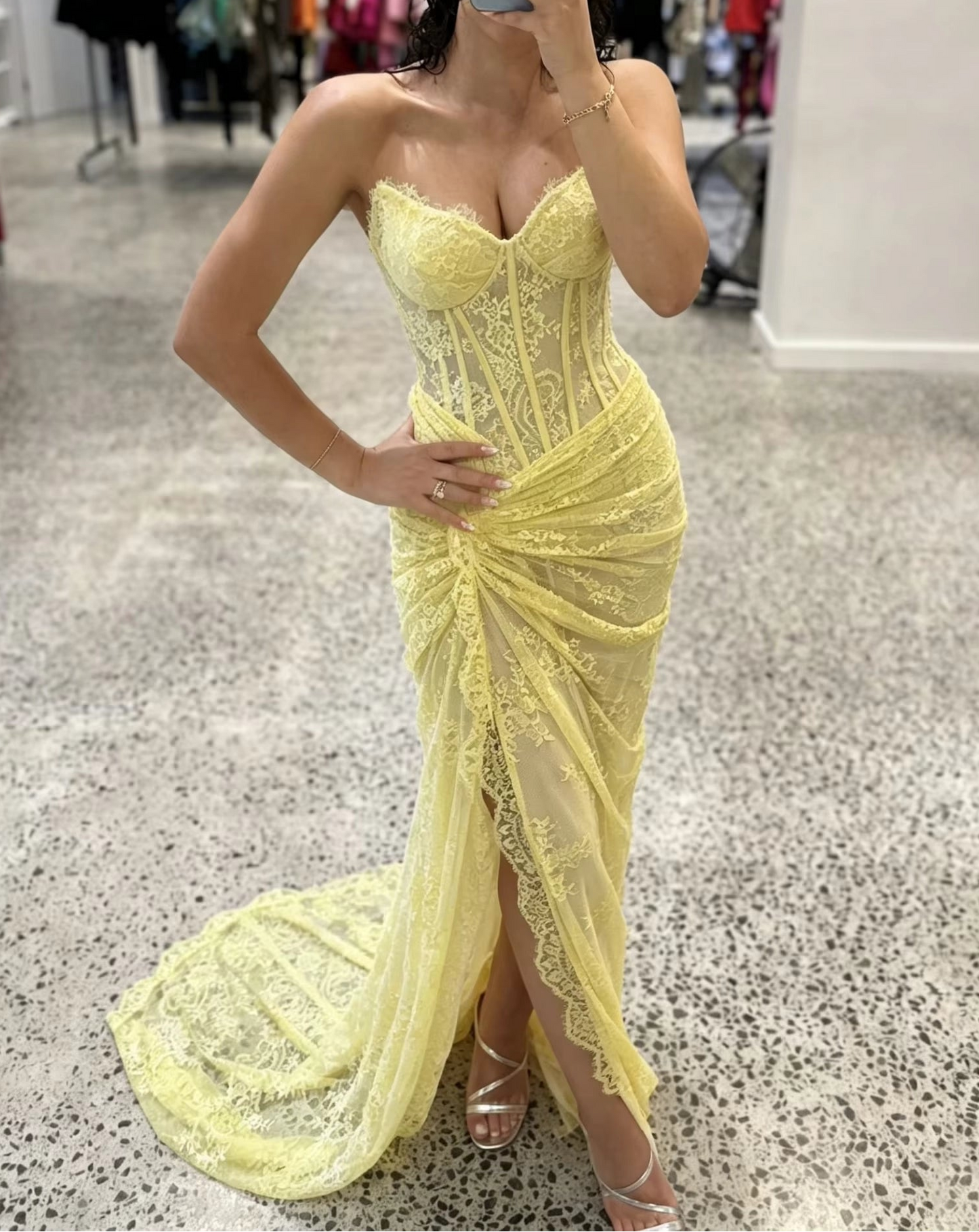 Aimishang Charming Yellow Mermaid Strapless Sleeveless Ruched Lace Long Prom Dress Women Gown With Slit