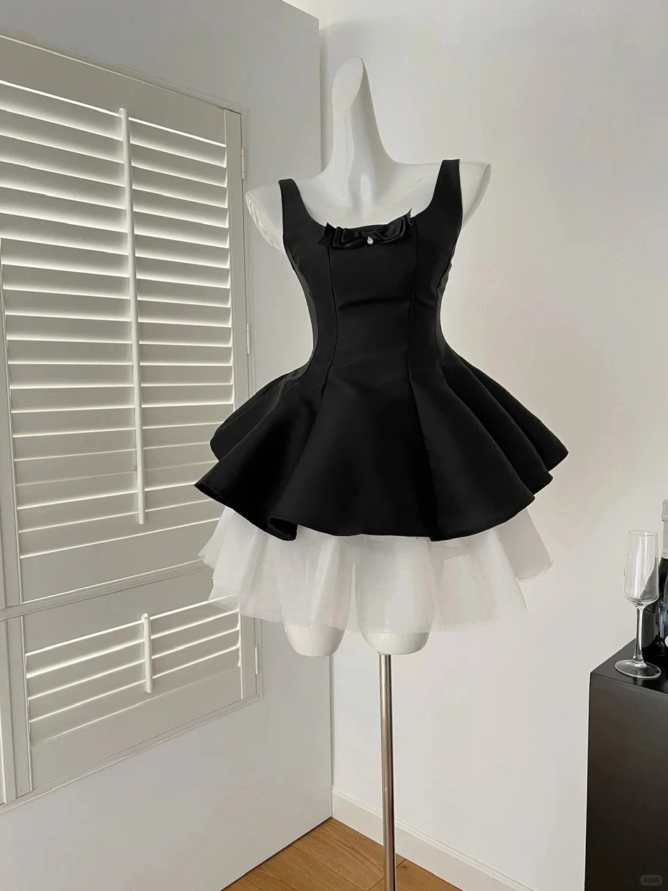 Aimishang Chic Black A Line Straps Square Sleeveless Short Homecoming Dress Summer Mini Birthday Party Dress