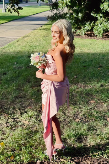 Aimishang Chic Sheath Strapless Cowl Neck Satin Sleeveless Short Homecoming Dress with Side Draping