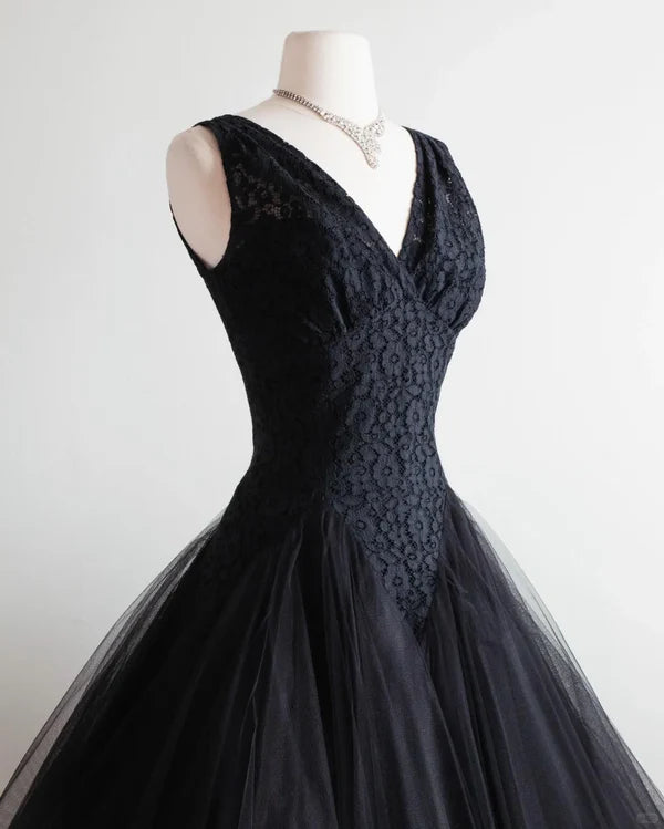 Aimishang Classy A Line V Neck Sleeveless Tulle Lace Homecoming Dress Short Graduation Dress Elegant Birthday Party Dress