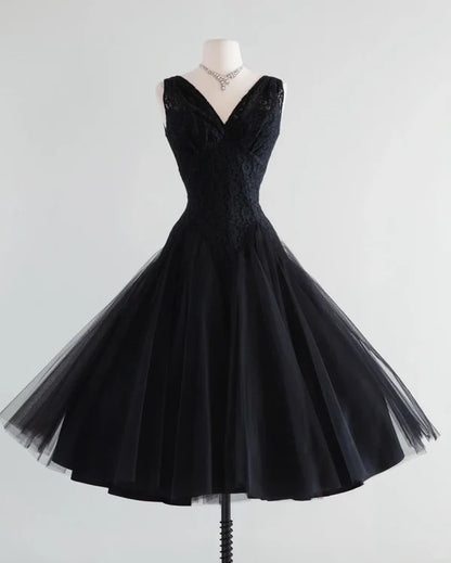 Aimishang Classy A Line V Neck Sleeveless Tulle Lace Homecoming Dress Short Graduation Dress Elegant Birthday Party Dress