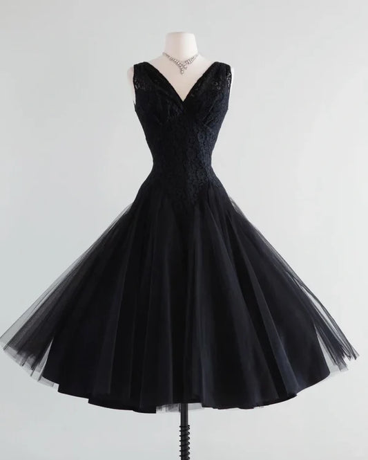 Aimishang Classy A Line V Neck Sleeveless Tulle Lace Homecoming Dress Short Graduation Dress Elegant Birthday Party Dress
