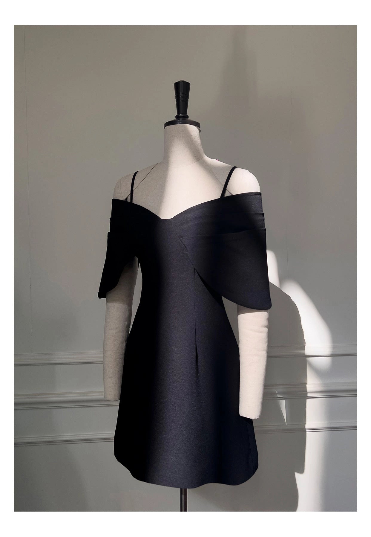 Aimishang Classy A Line Spaghetti Straps Black Short Homecoming Dress Summer Graduation Party Dress