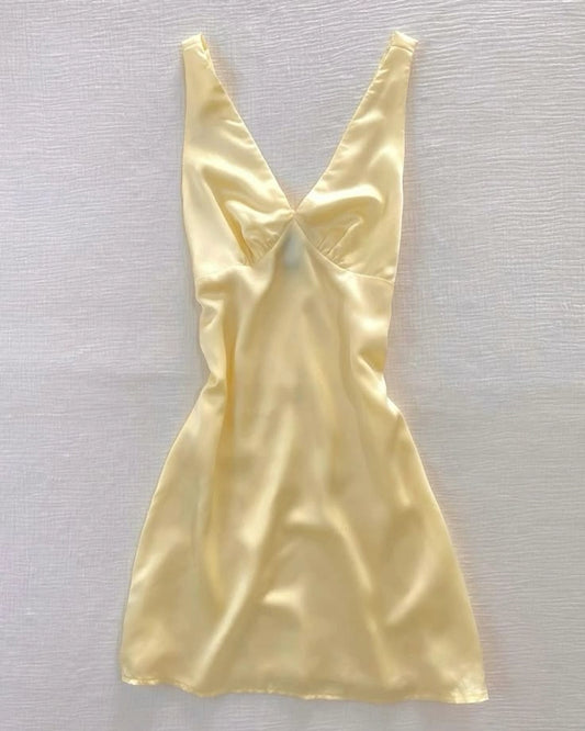 Aimishang Cute V Neck Yellow Satin Sleeveless Short Homecoming Dress Simple Graduation Party Dress