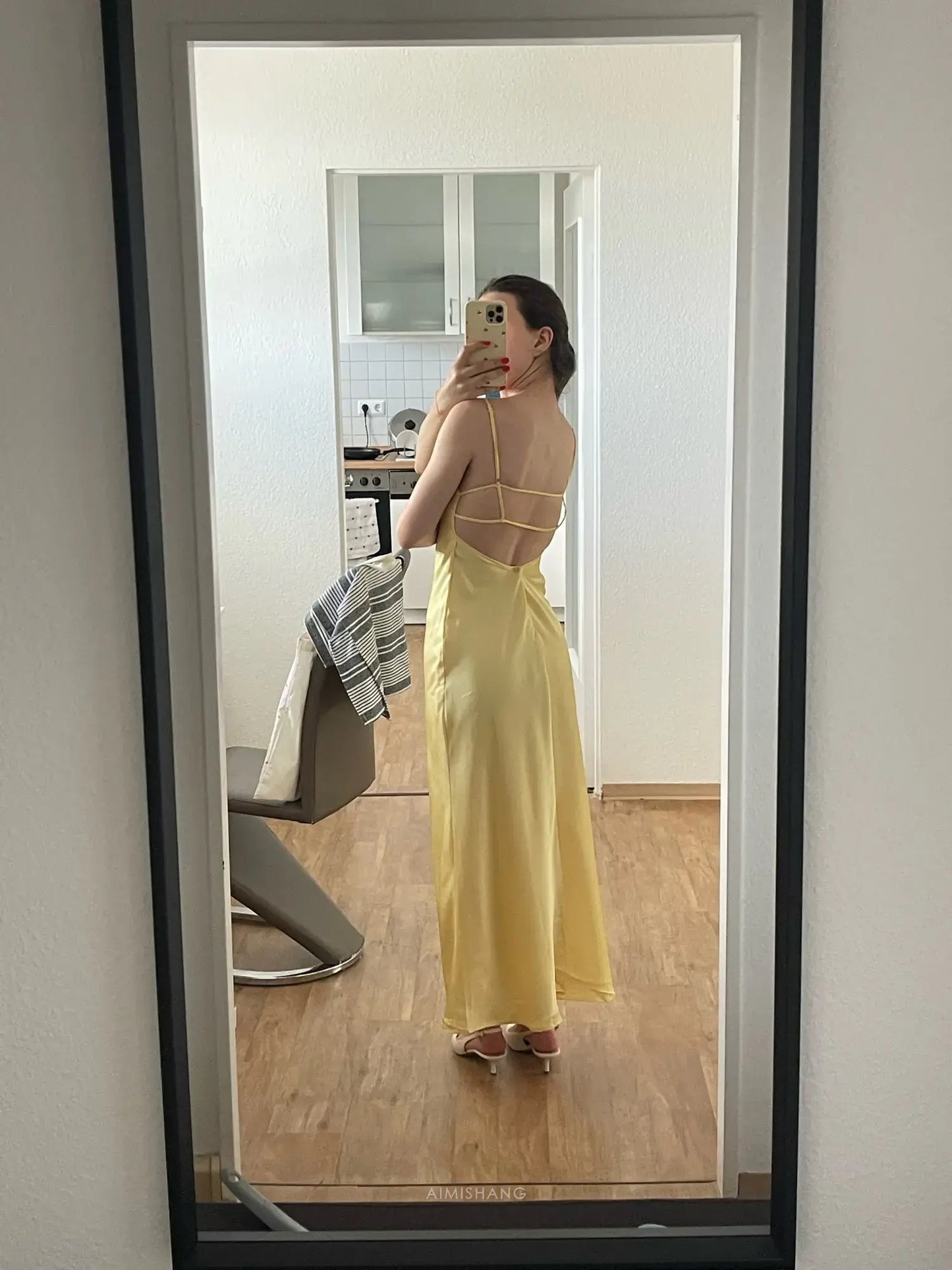 Aimishang Elegant Yellow Satin V-neck Sleeveless Formal Prom Dress Simple Party Evening Gowns Fashion Graduation Dress