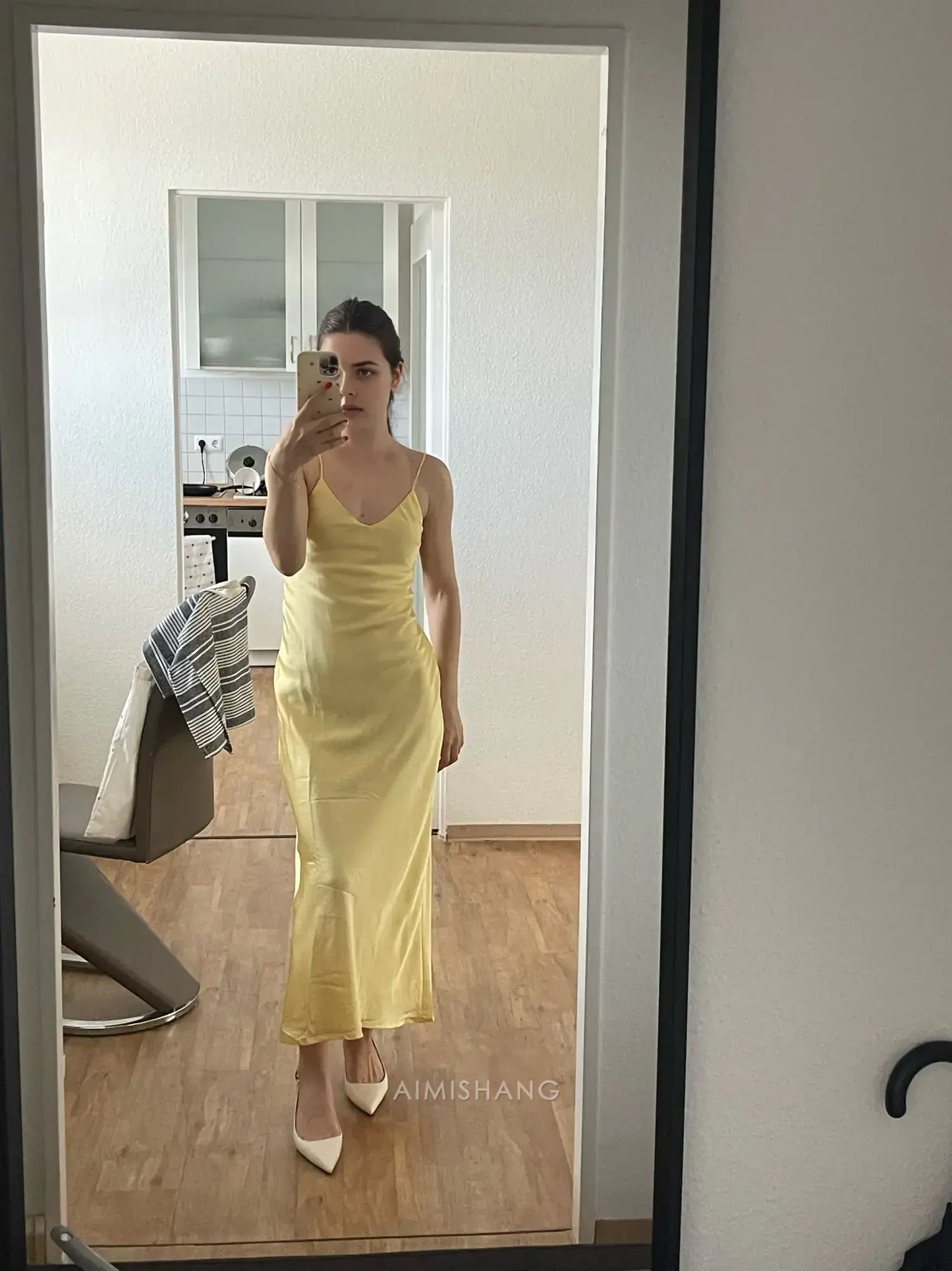 Aimishang Elegant Yellow Satin V-neck Sleeveless Formal Prom Dress Simple Party Evening Gowns Fashion Graduation Dress