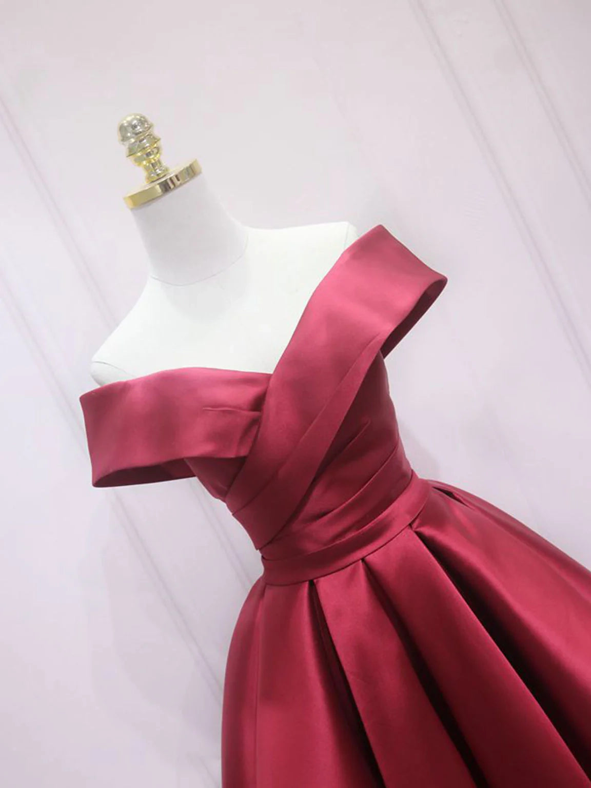 Aimishang Elegant A Line Off the Shoulder Satin Lace-Up Back Short Formal Prom Dress Classy Homecoming Dress