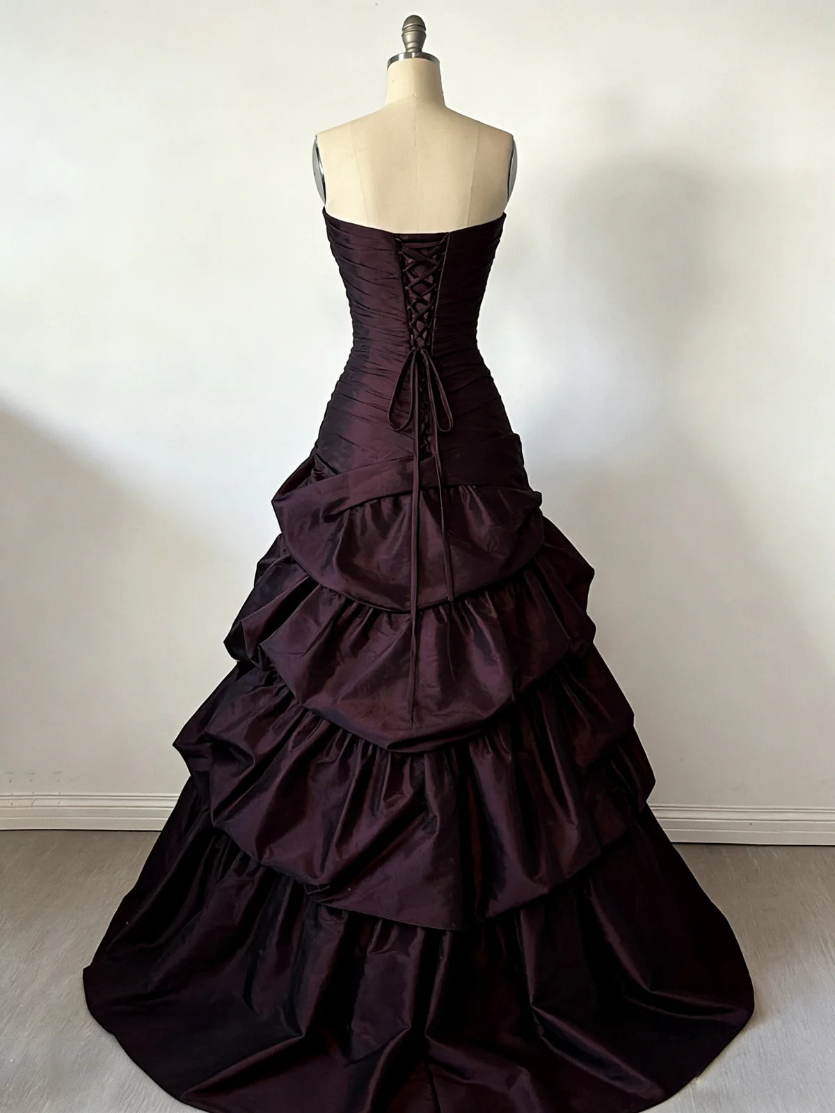 Aimishang Elegant A Line Sweetheart Neck Strapless Ruffles Long Evening Gown Classy Formal Prom Dress