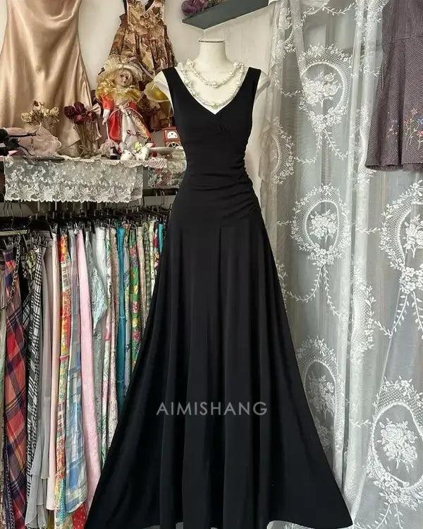 Aimishang Elegant A Line V Neck Sleeveless Long Formal Prom Dress Black Evening Party Gowns Simple Wedding Guest Party Dress for Women