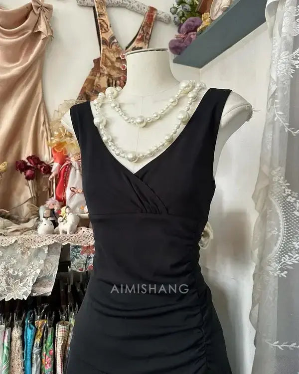 Aimishang Elegant A Line V Neck Sleeveless Long Formal Prom Dress Black Evening Party Gowns Simple Wedding Guest Party Dress for Women