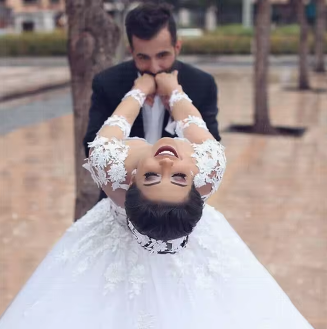 Aimishang Elegant Ball Gown Wedding Dress Long Sleeves Lace Bridal Gowns with Appliques