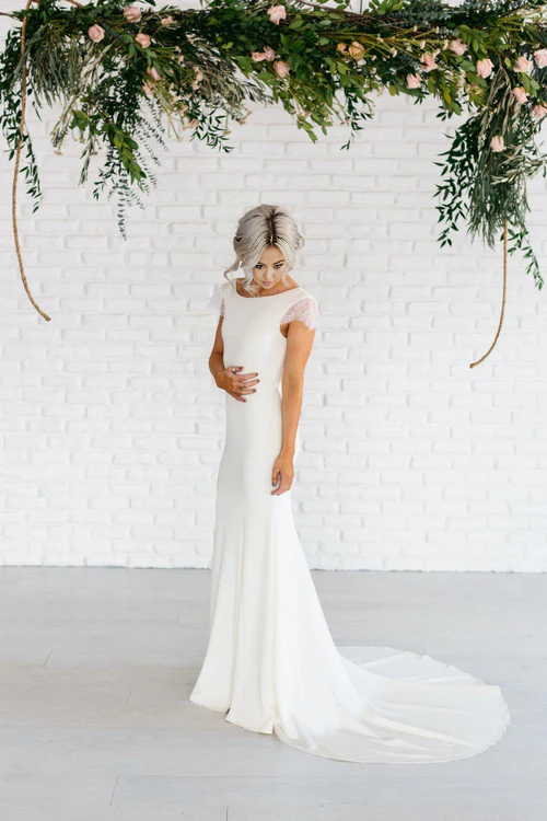 Aimishang Elegant Bateau Neck Lace Cap Sleeve Sheath Long Wedding Dresses With Cowl Back