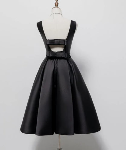 Aimishang Elegant Black Bateau Neck A Line Sleeveless Short Party Pom Dress Cute Homecoming Dress With Bow