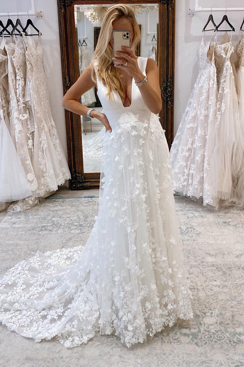 Aimishang Elegant Deep V-Neck Backless Long Wedding Dress with Appliques Charming Bridal Gown