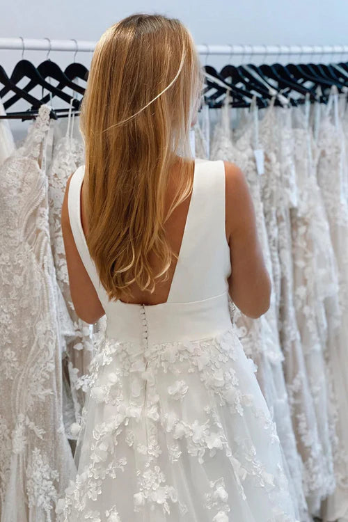 Aimishang Elegant Deep V-Neck Backless Long Wedding Dress with Appliques Charming Bridal Gown