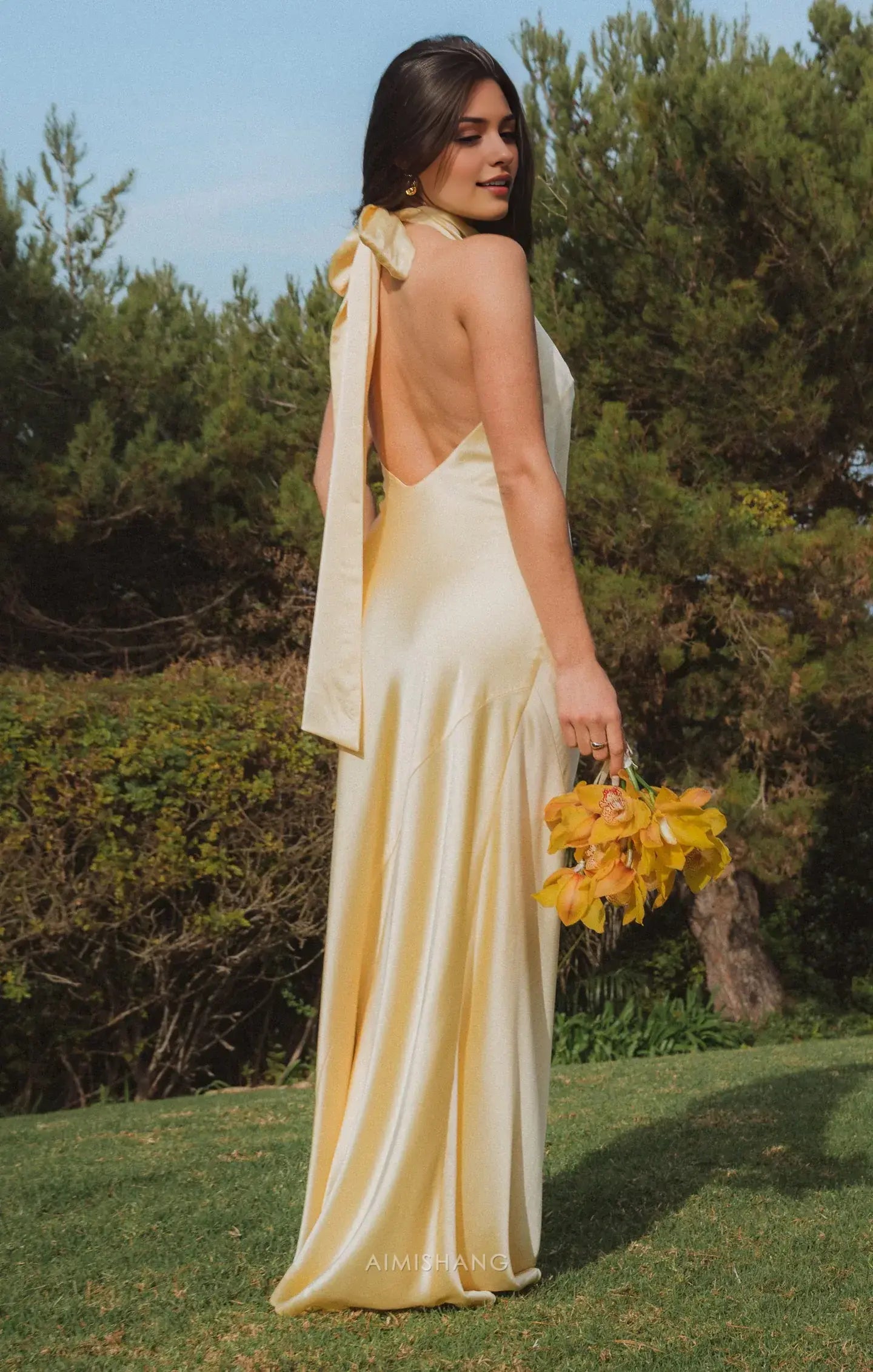 Aimishang Elegant Halter Sleeveless Yellow Satin Backless Long Formal Prom Dresses Fashion Maxi Dress Simple Graduation Dress Charming Party Evening Gowns