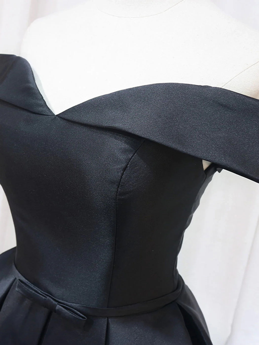 Aimishang Elegant Off the Shoulder A Line Lace-Up Back Formal Prom Dress Simple Homecoming Dress