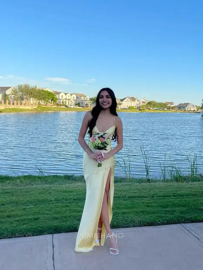 Aimishang Elegant V-neck Sleeveless Yellow Satin Long Formal Prom Dress With Slit Simple Party Evening Gowns Fashion Graduation Dress