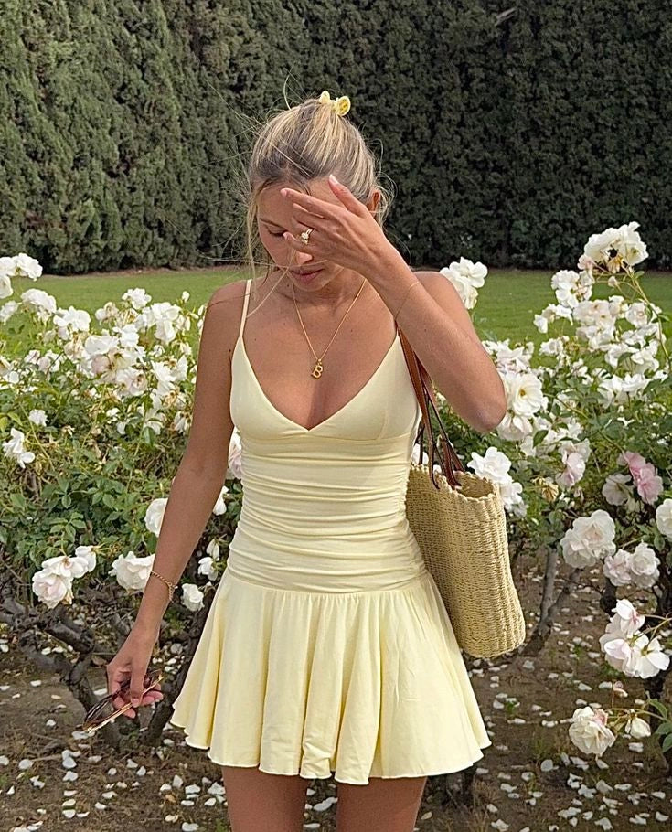 Aimishang Elegant Yellow Spaghetti Straps A Line V-neck Sleeveless Short Homecoming Dress Summer Simple Mini Party Vacation Dress
