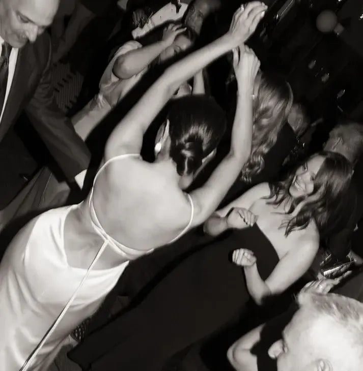 Aimishang Fashion Sheath Spaghetti Straps Sleeveless Long Formal Prom Dress Elegant Bridal Gown Simple Wedding Dress